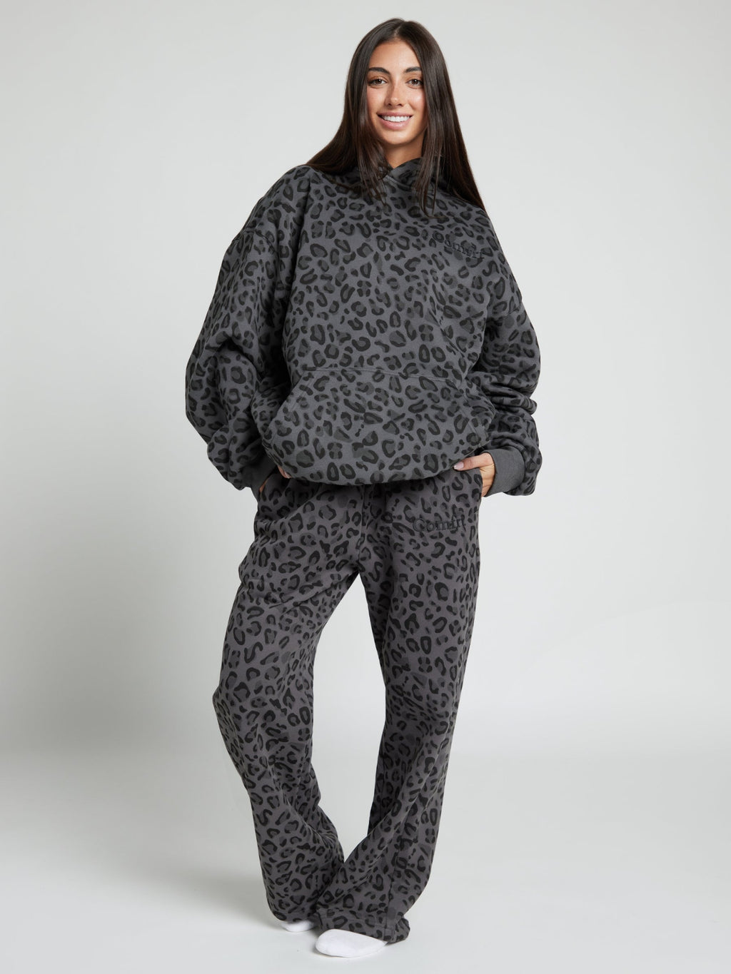 Minimalist Straight Leg Sweatpants – Short