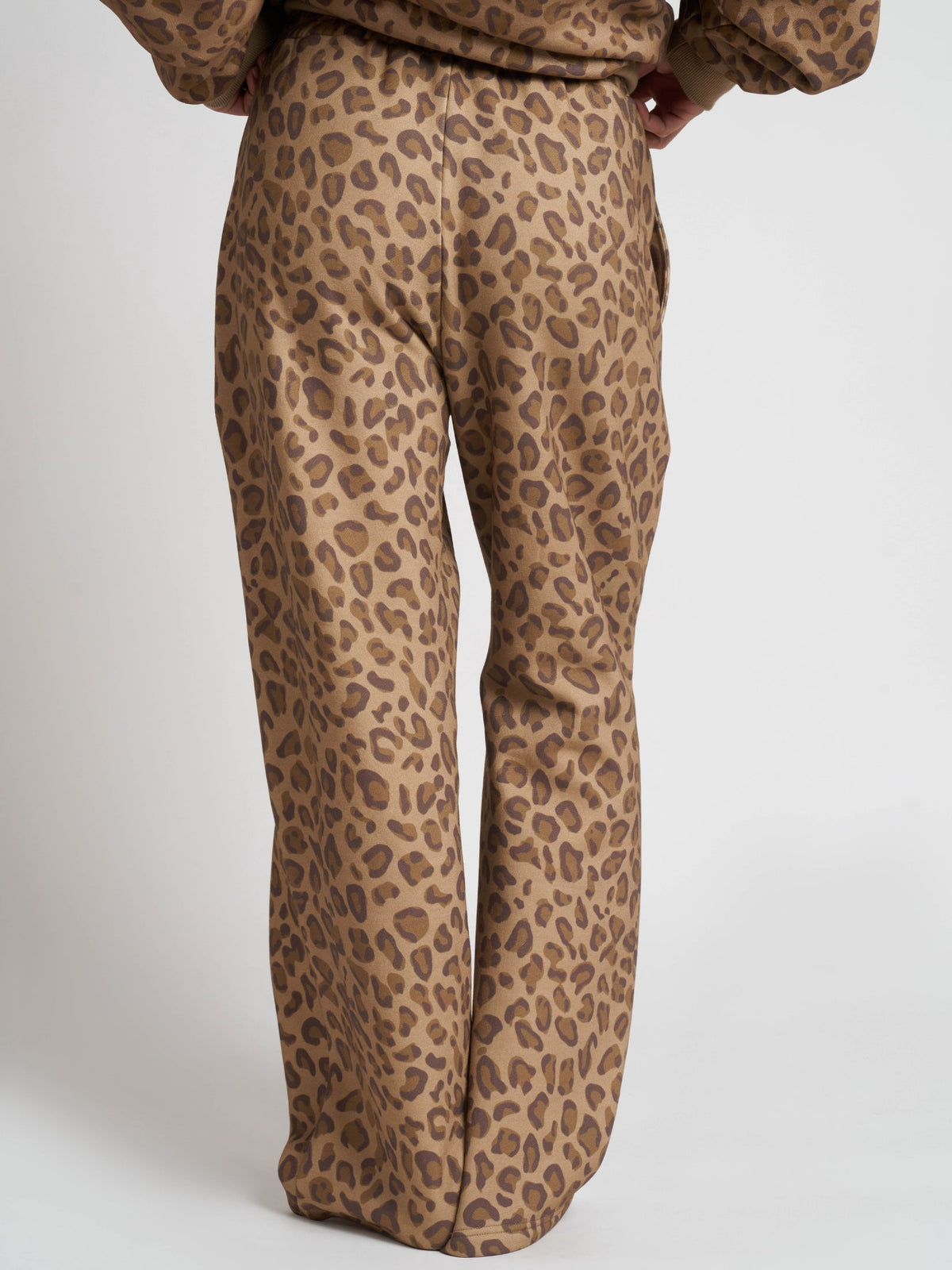 Minimalist Straight Leg Sweatpants – Short
