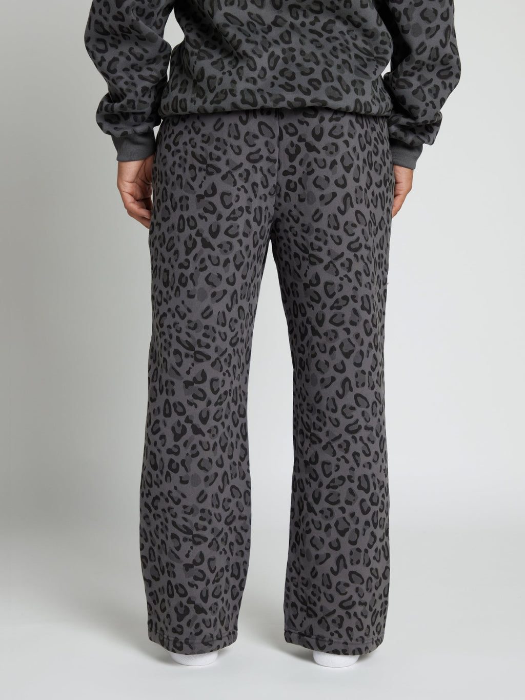 Minimalist Straight Leg Sweatpants – Short