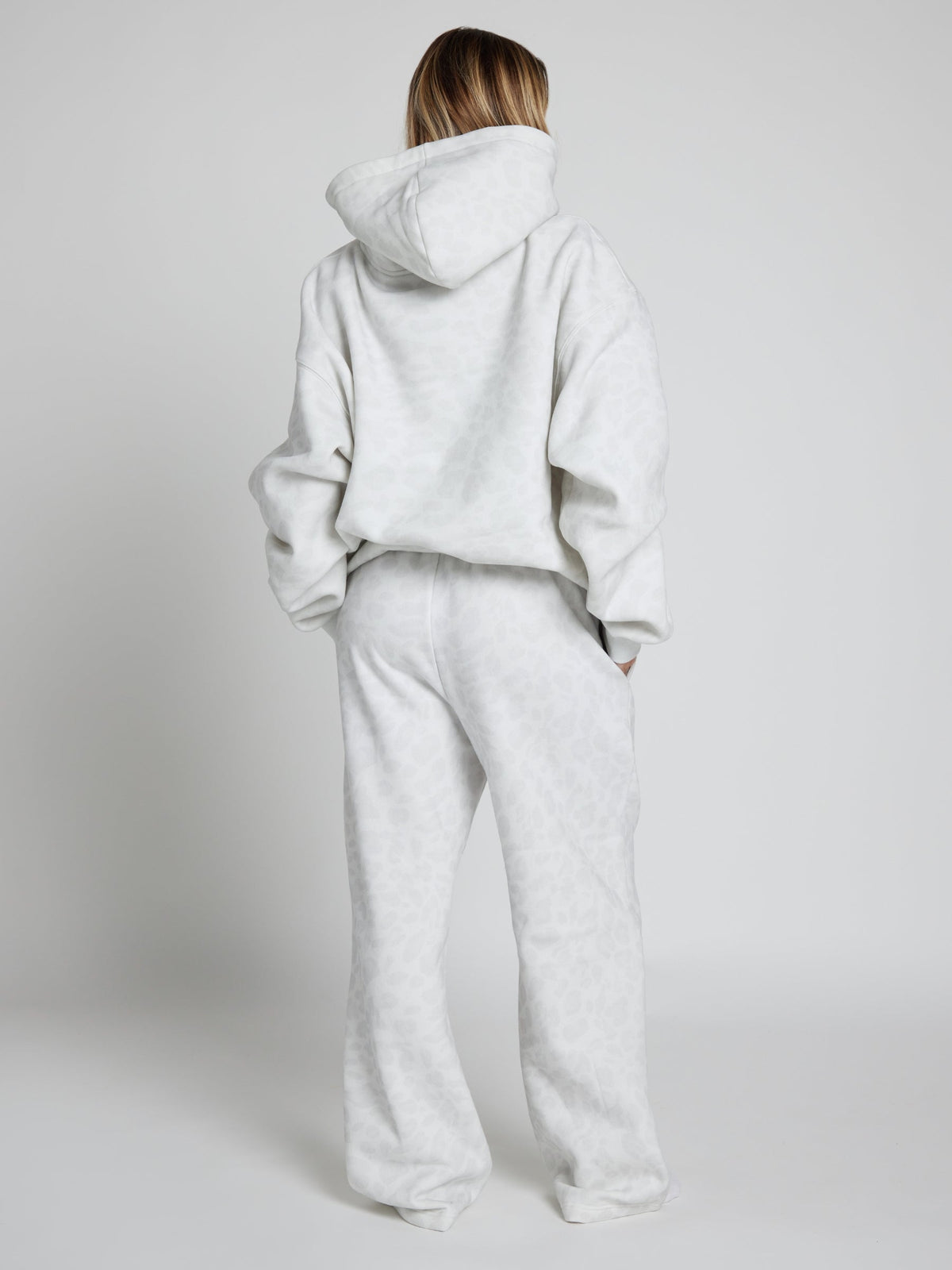 Minimalist Straight Leg Sweatpants – Short