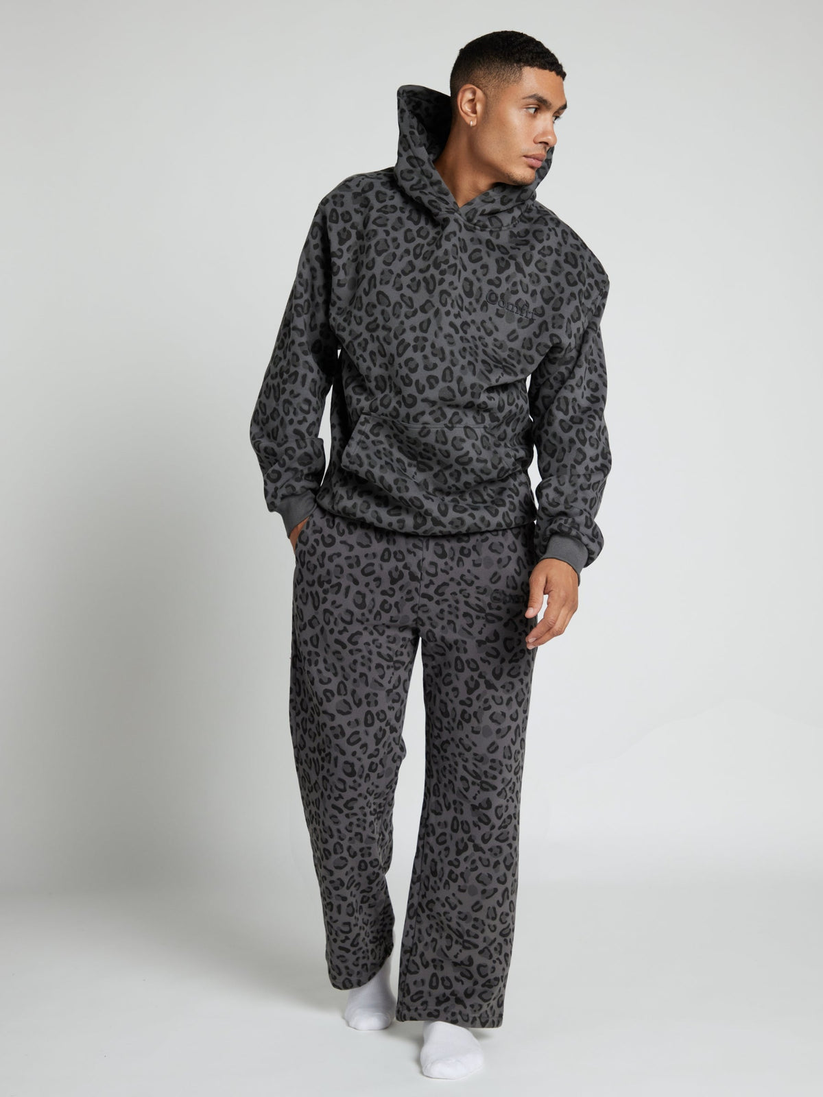 Minimalist Straight Leg Sweatpants – Short