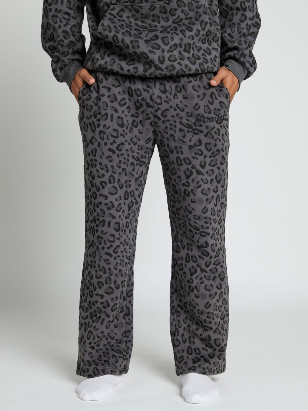 Minimalist Straight Leg Sweatpants – Short